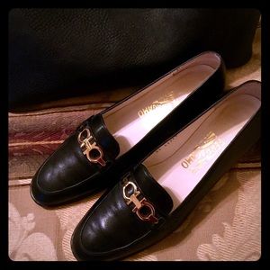 Beautiful timeless Salvatore Ferragamo flats